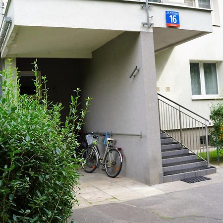 Nice Apartament With Small Tub Варшава Екстериор снимка