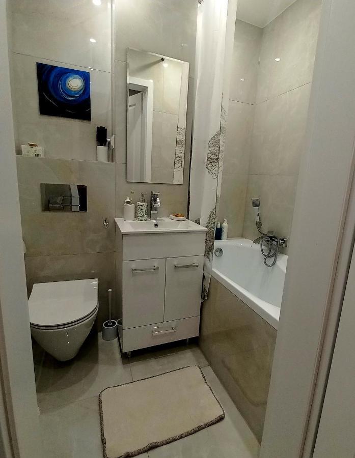 Nice Apartament With Small Tub Варшава Екстериор снимка